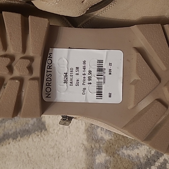 Size 8.5 suede tan ankle boot - Picture 5 of 6